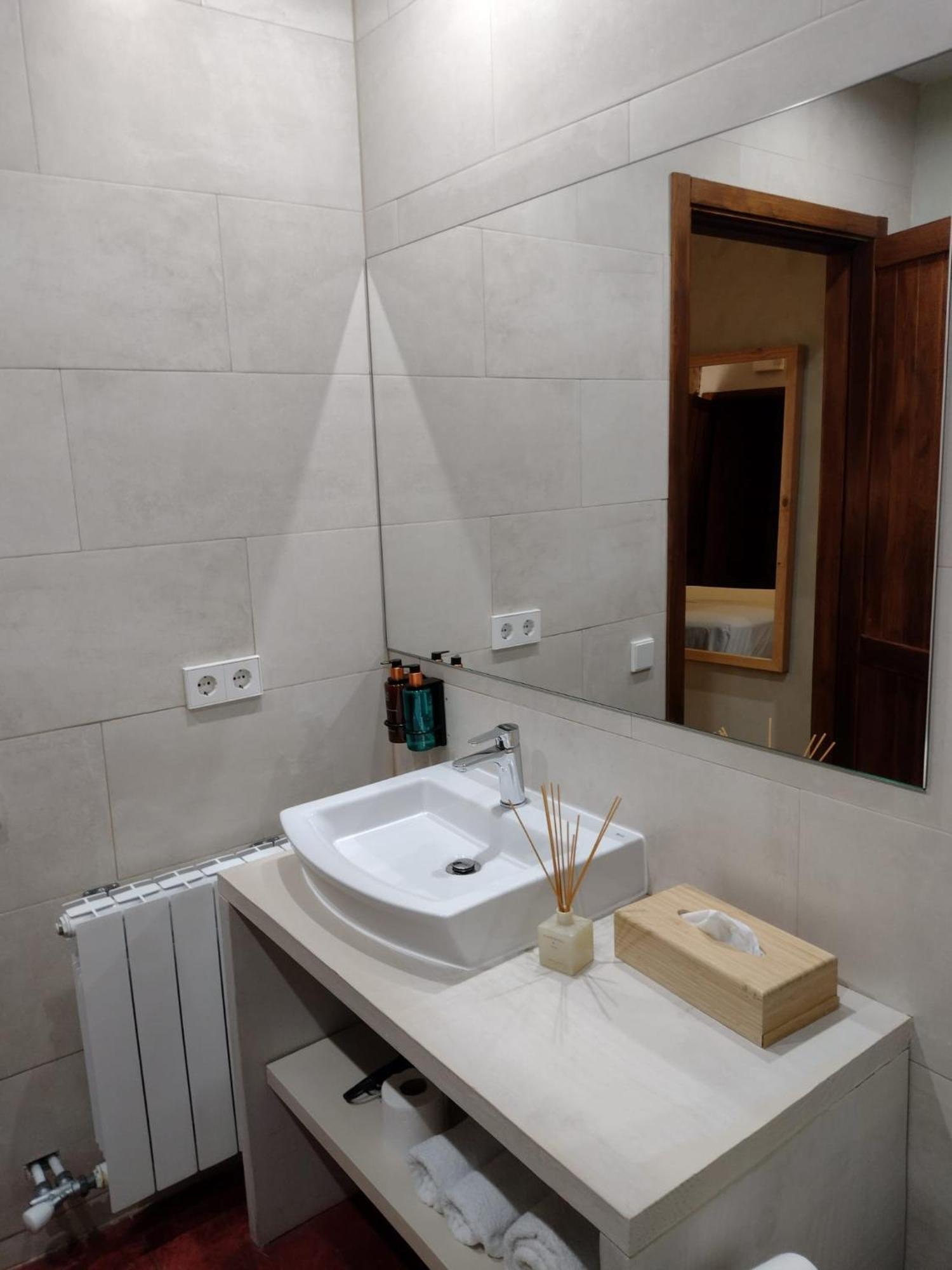 Hostal De Bianya 라 발 데 비아니아 외부 사진