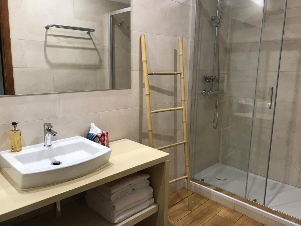 Hostal De Bianya 라 발 데 비아니아 외부 사진